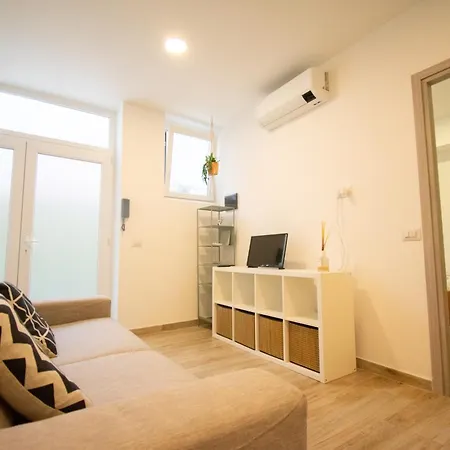 Meda's House - Cozy Modern Flat Apartamento Milão